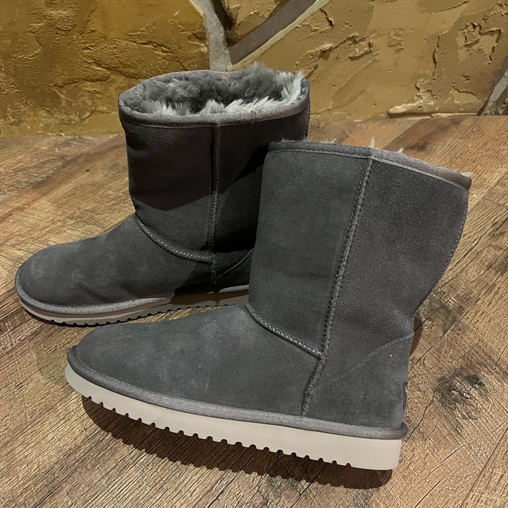 Koolaburra by UGG~ Suede Short Boots~ Size 8 New w/o tags